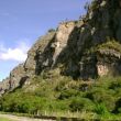 'Zona de la Nariz' y 'Zona de la Diagonal' - Vista de dos de las Zonas del farall�n de rocas de Suesca. La 'Zona de la Nariz' (Derecha) y la 'ZOna de la Diagonal' (Izquierda al fondo)